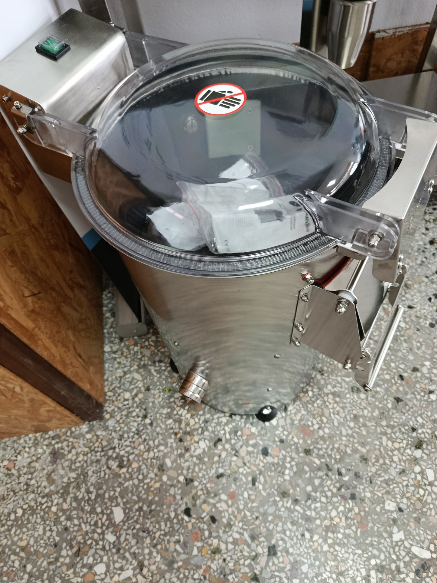 POTATO-ONION-GARLIC-CARROT PEELING MACHINE PPF10M